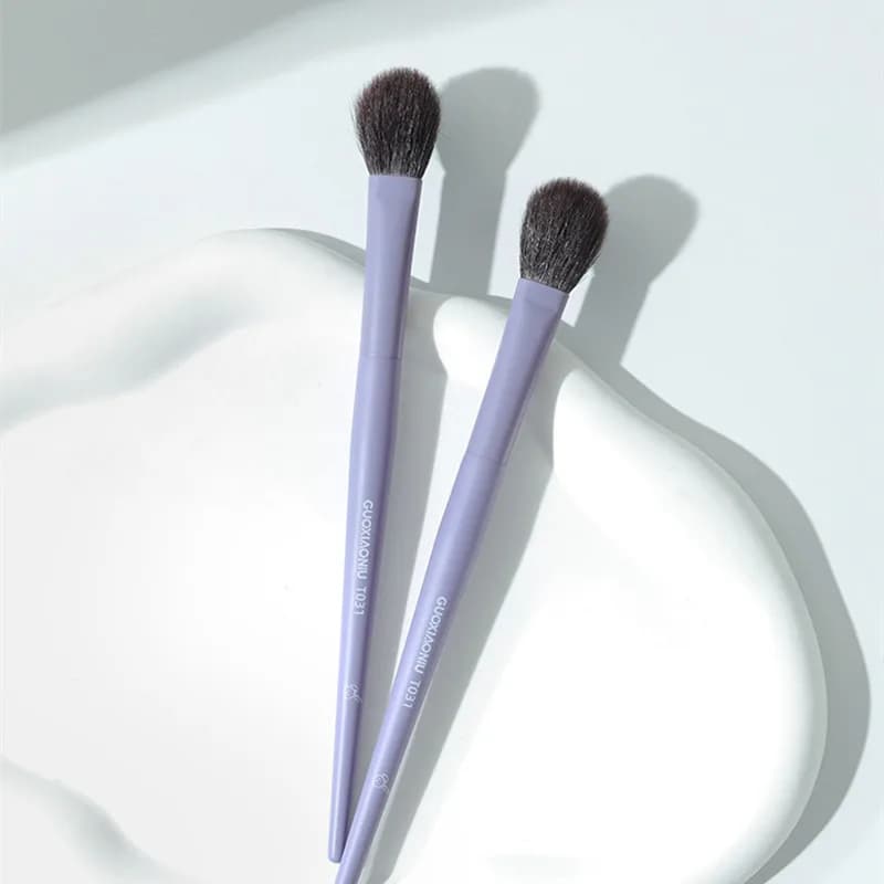GUOXIAONIU 1PC Pennello Super Morbido Viola per Blush, Fondotinta, Contouring, Ombretto, Illuminante e Sopracciglia - Pennelli Trucco