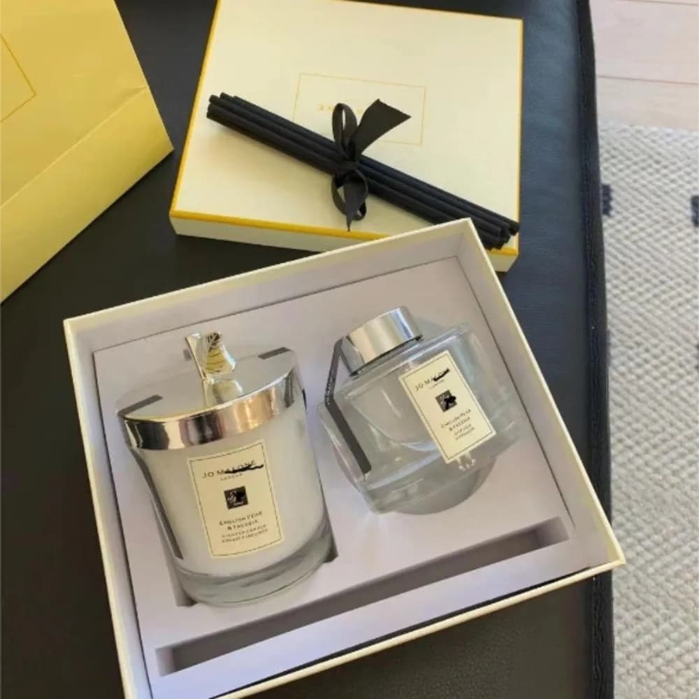 Aromatherapy candles, velvet roses and gift box in ebony 2025, a gift for companion of a rare room
