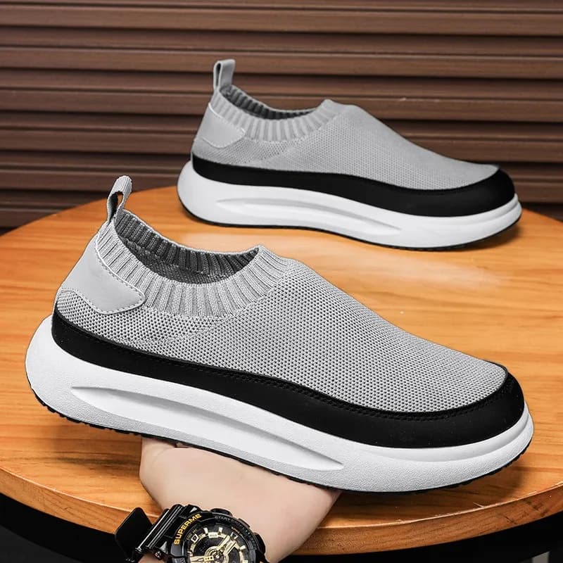 2025 Scarpe da uomo nuove Scarpe di tela in mesh traspirante Calzini elastici di moda Scarpe da corsa Scarpe da ginnastica comode Mocassini casual da uomo