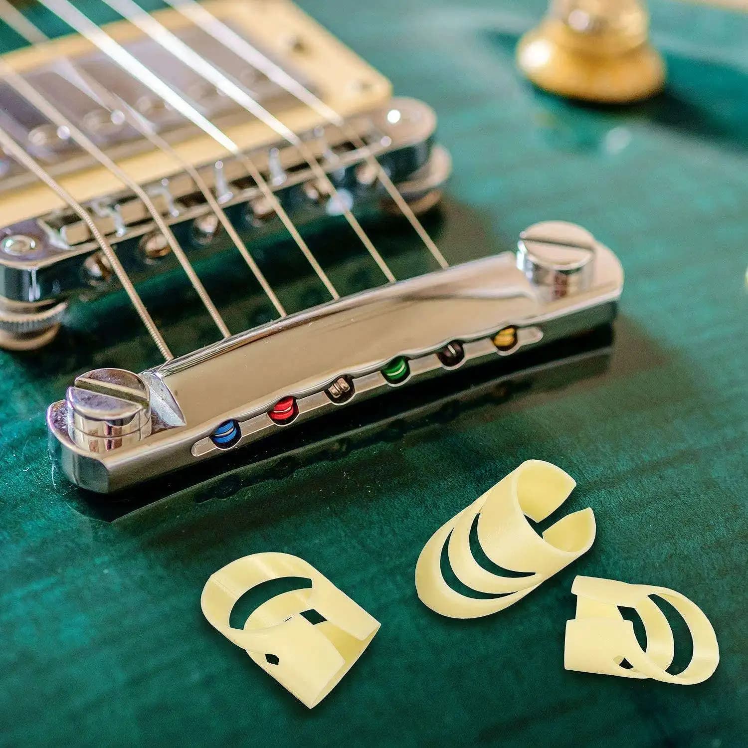 A99I-8Pcs Plettri per chitarra regolabili, plettri per dita e pollice, plettri in plastica di misura media e grande per chitarra, basso, banjo, ukulele
