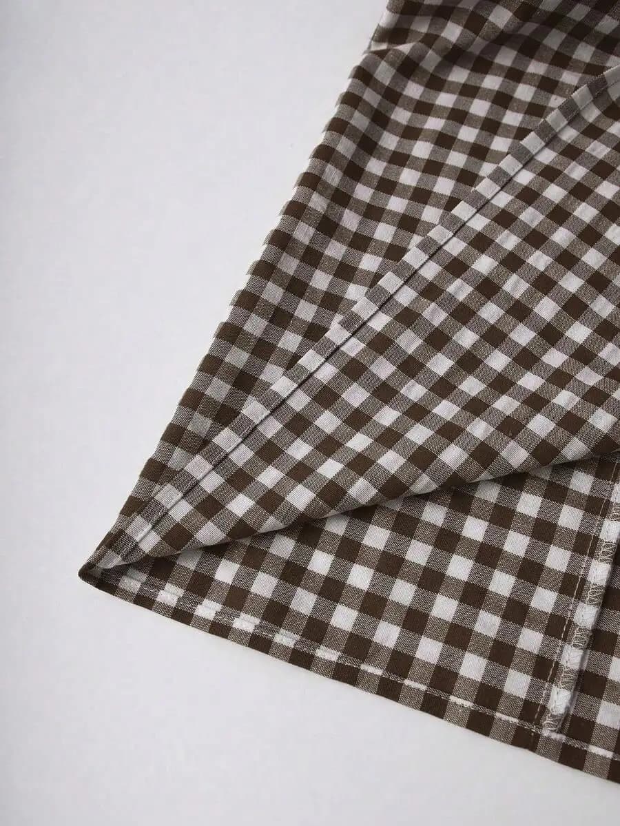 Abito lungo elegante da donna a quadri con scollo rotondo, maniche corte a sbuffo e bordo arricciato, perfetto per vacanze e spiaggia