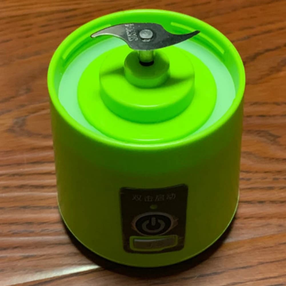 X11A 4-blade portable electric blender for fruit juice, cup, bottle, smoothie, rechargeable via USB, for gym trips