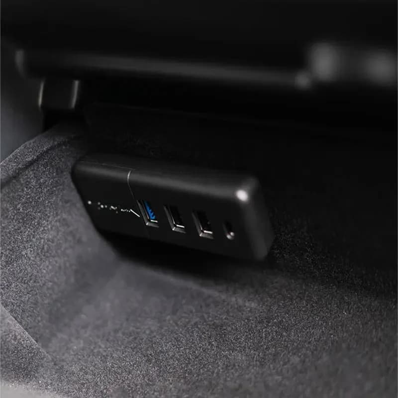 Per Tesla Model Y (20-24) e Model 3 (21-22) - Stazione di ricarica rapida per vano portaoggetti con 4 porte USB e splitter di alimentazione