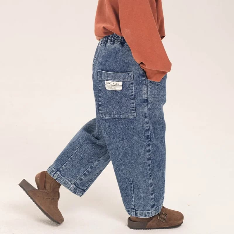 Abbigliamento per bambini Jeans per ragazzi 2024 primavera nuovi pantaloni casual larghi stile coreano alla moda pantaloni in denim per bambini tinta unita