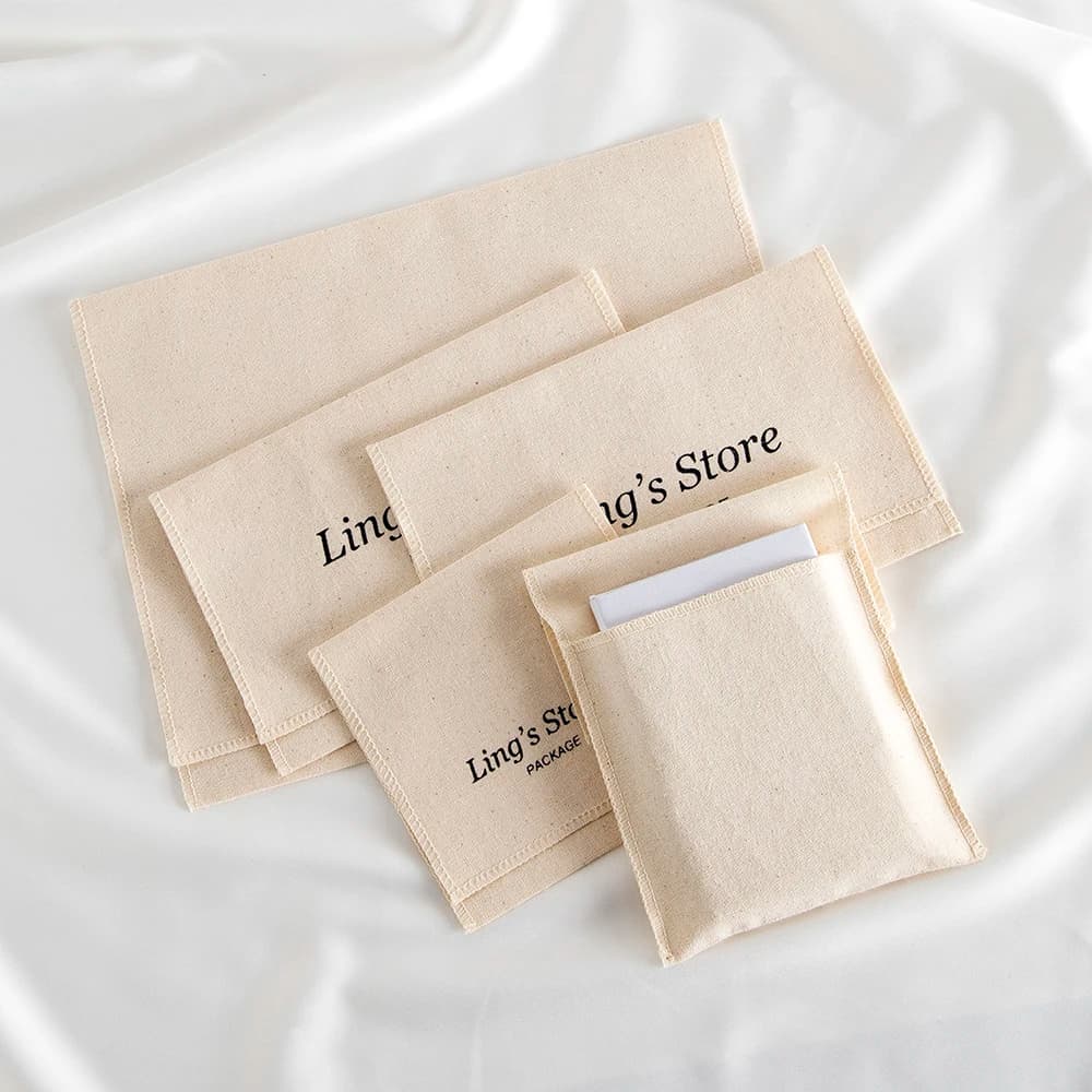 Logo personalizzato Tela di cotone Mussola Busta per gioielli Borsa con patta Confezione regalo Bomboniere Anelli Orecchini Bracciale Bustina di profumo
