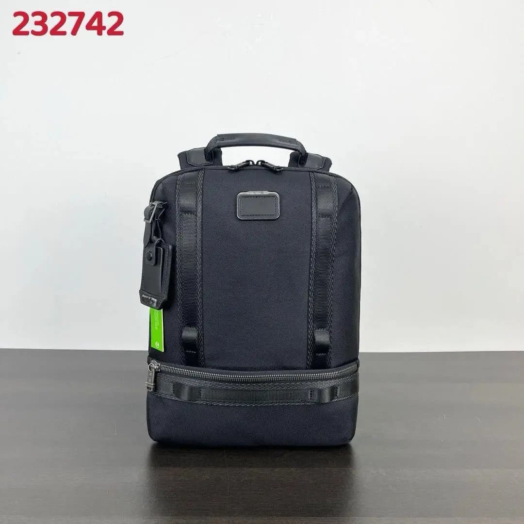 Multipurpose laptop backpack, classic nylon, elegant and minimalist for business travel, outdoor activities and leisure 232742