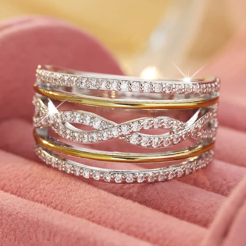 Women's Fashion Wide Face Ring With Interlaced Lines Inlay Synthetic Zircon Design Exquisite Party Style Ring Trend Jewelry