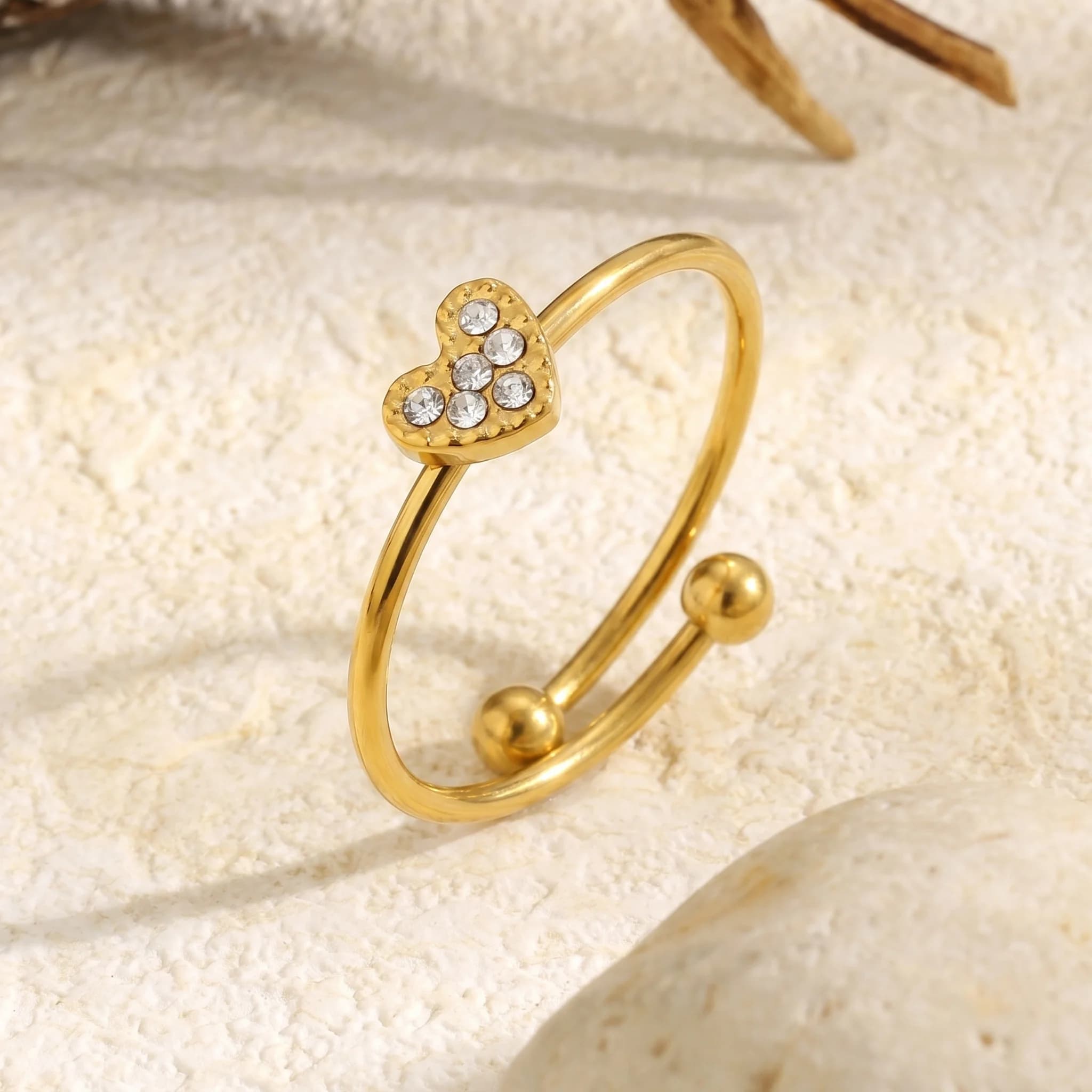 Anello da Donna in Acciaio Inossidabile Placcato Oro 18K con Diamante a Punto e Piccolo Zircone a Forma di Cuore - Regalo di Gioielleria alla Moda