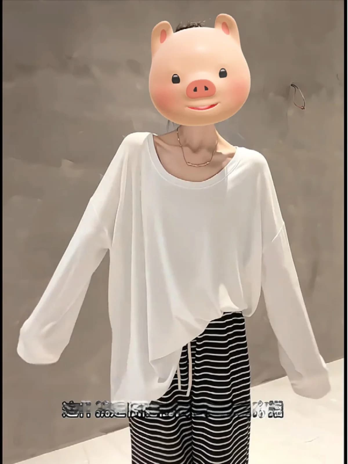 Maglietta a maniche lunghe scollo a U, taglie forti, da donna, moda autunno 2026, nuovo stile, tinta unita, top snellente e coprente