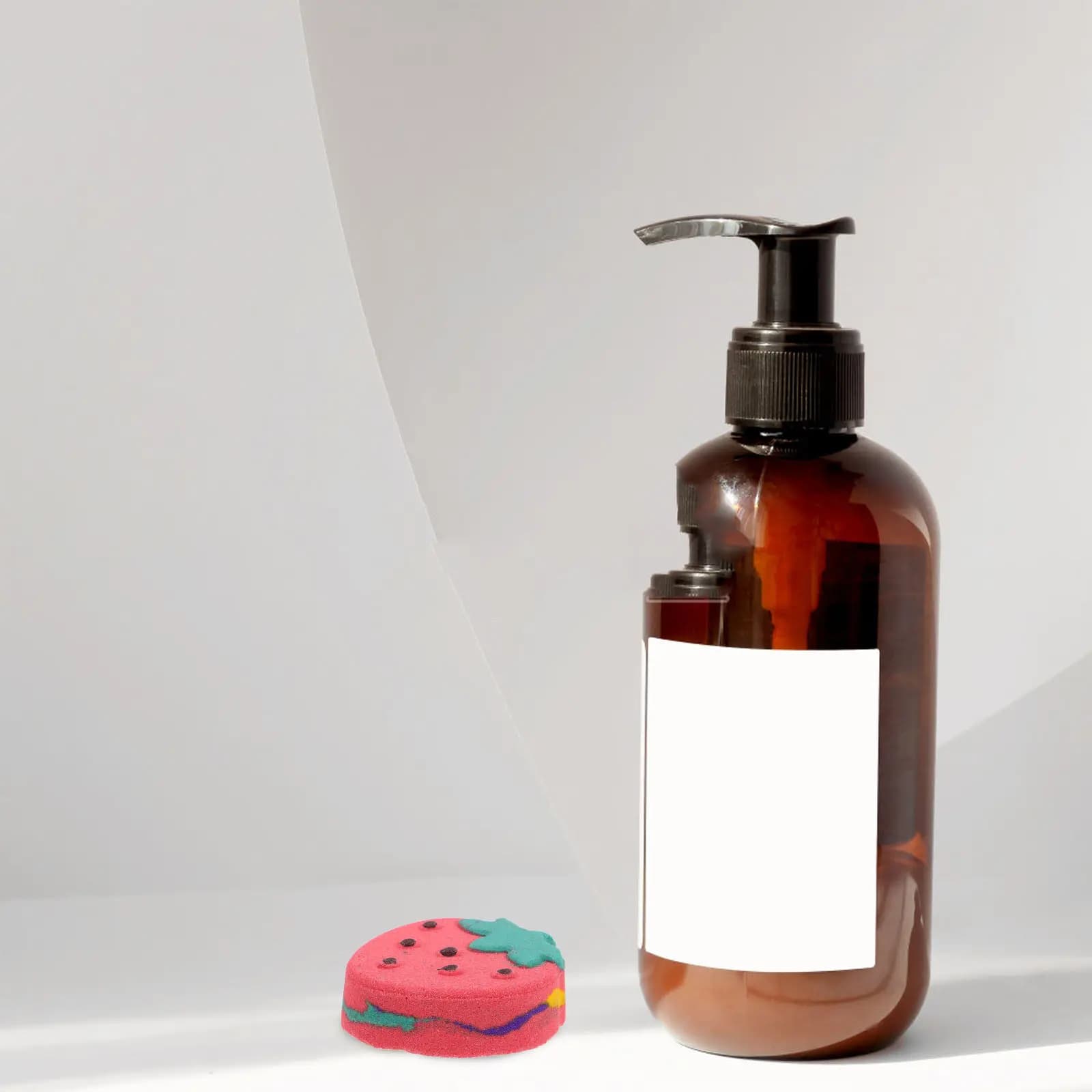 Effervescent Ball from Bagno alla Fragola, Moisturizing and Relaxing Bathroom Accessories with Aroma for Women