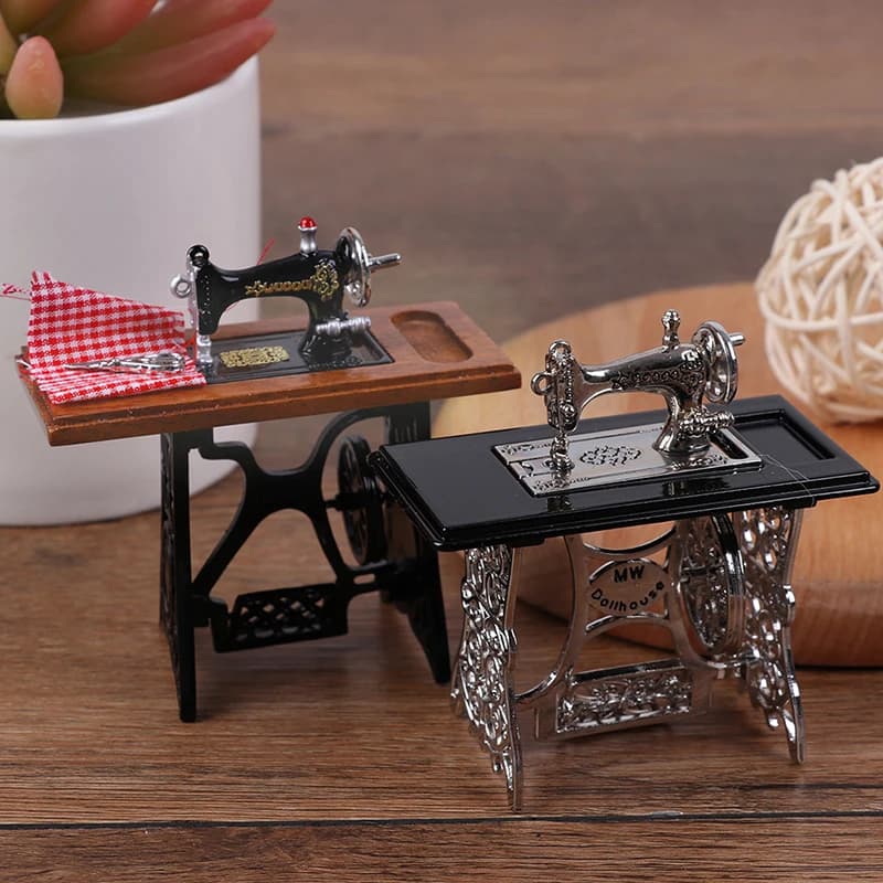 1:12 Decorazioni per case delle bambole Mobili in miniatura Macchina da cucire in legno per giocattoli per case delle bambole