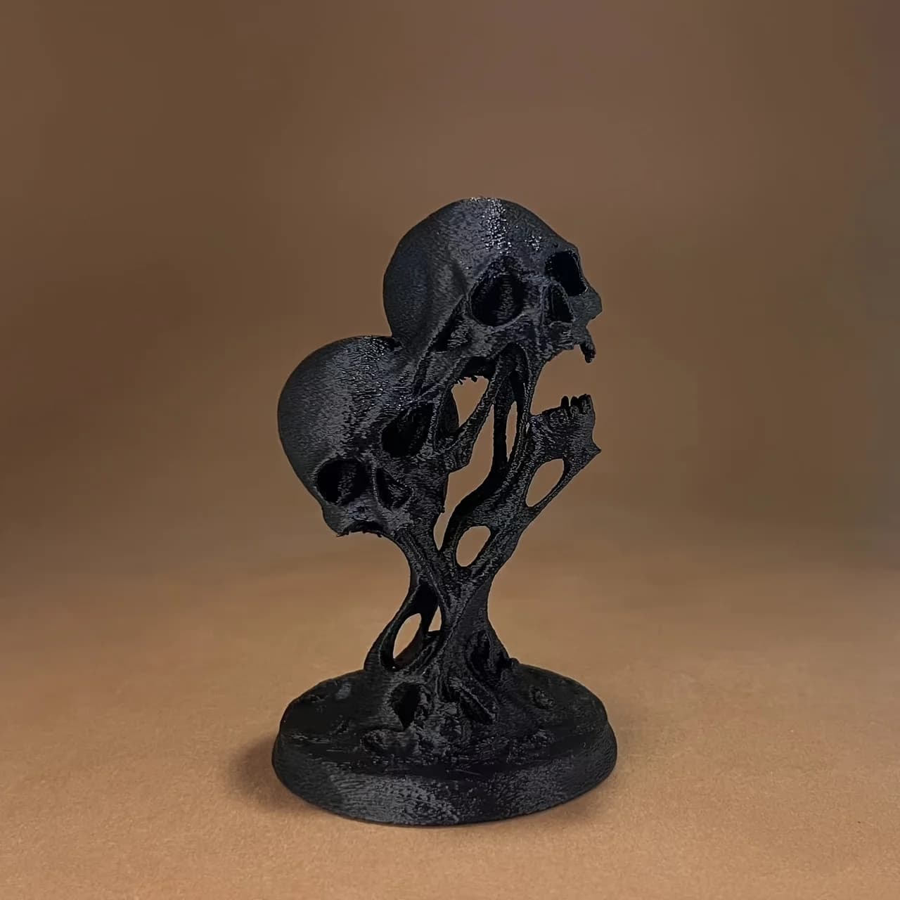 1-Piece Gothic Melting Skull Statue – Vintage 3D Printed Plastic Model, Suitable for Collectors and Game Enthusiasts as a Gift, Ideal for Desktop Display, Bookshelf Decoration, Home Decor, and Holiday Decorations (Such as Easter, Valentine's Day, Father's Day), Suitable for Indoor and Outdoor Decoration