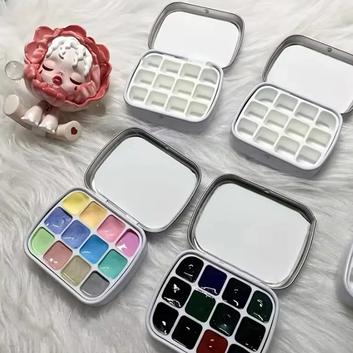 Mini watercolor box for 12 grids: ultra-compact moisturizing palette, light and travel size to paint and sketches