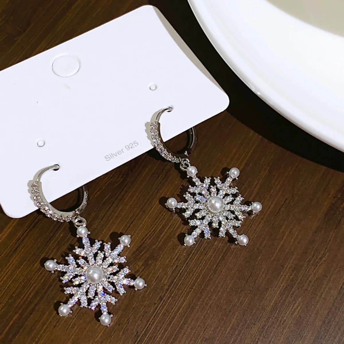 Luxury Snow Flower Earrings Elegant Imitation Pearl Full Rhinestone Snowflake Drop Earring Christmas Jewelry Gift For Women Men