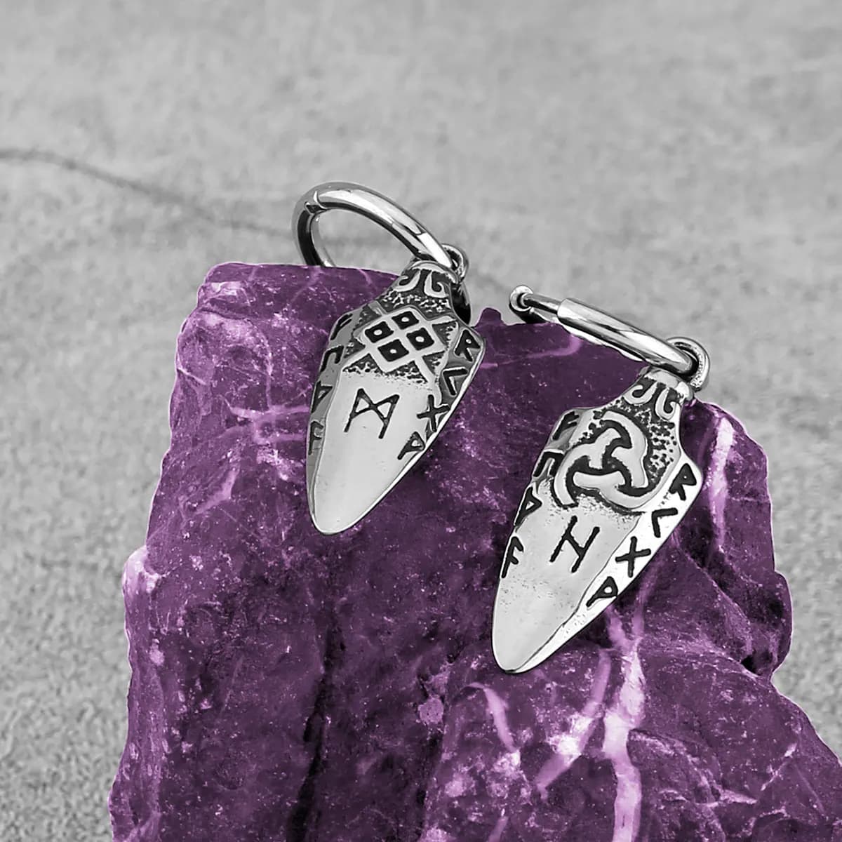 Orecchini pendenti con freccia runa in acciaio inossidabile vichingo Uomo Donna Amuleto con lancia nordica Gioielli Anello da club per feste vintage Regalo per fidanzato