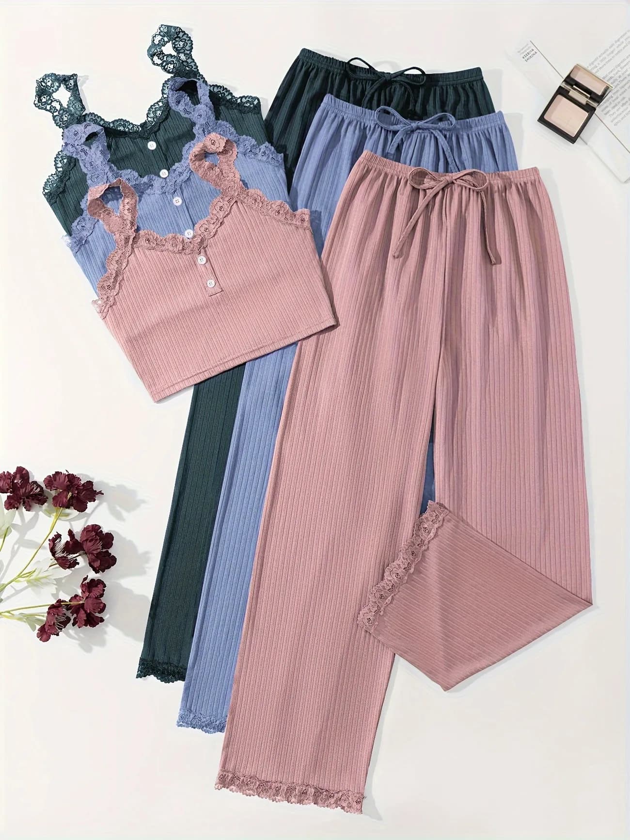 Set Pigiama da Donna in Tessuto Costolato con Top a Canotta e Pantaloni con Bordo in Pizzo, Morbido e Traspirante con Bottoni Frontali