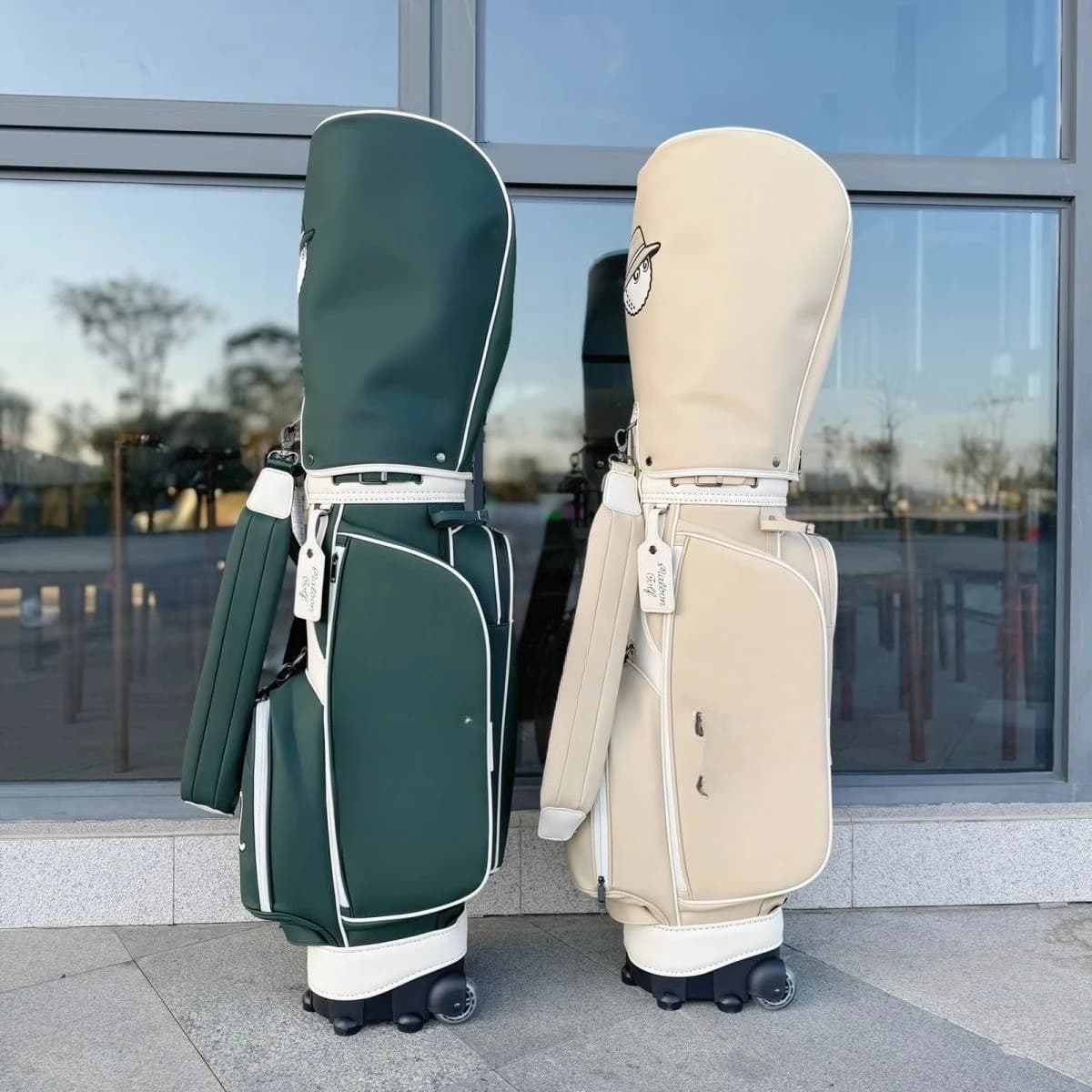 La nuova sacca da golf della Corea del Sud, lo stesso per uomini e donne, con la borsa per palline in materiale PU impermeabile con tirante a puleggia