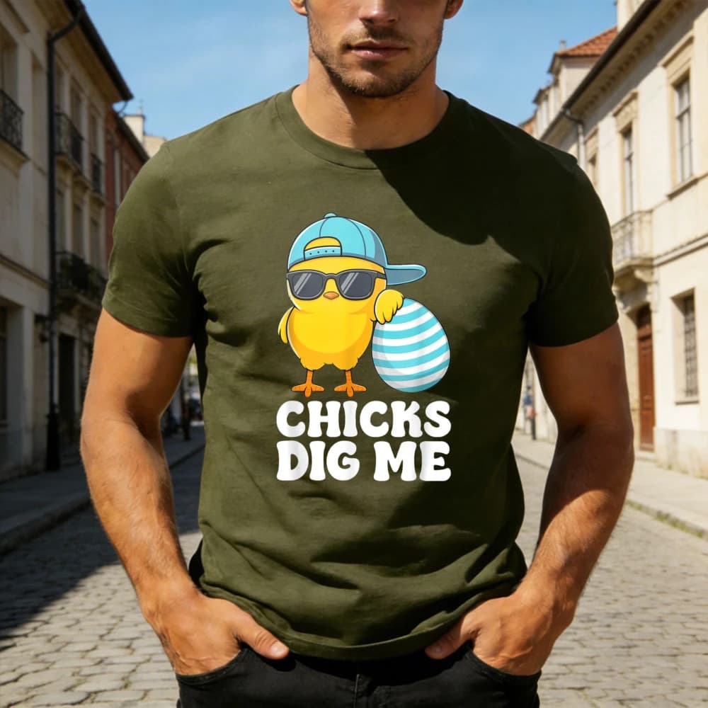 T-Shirt 'Chicks Dig Me' con Pulcino Pasquale con Occhiali da Sole e Uomo Uovo, in Cotone, Casual, Streetwear, Regalo per Festa di Pasqua, Design Divertente