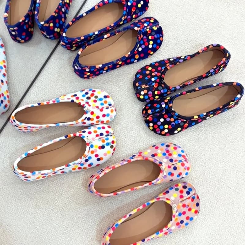 Women Split Toe Ballet Flats Colorful Polka Dots Print Flat Shoes Fashion Casual Slip‑on Loafers Soft Comfortable Daily Dress