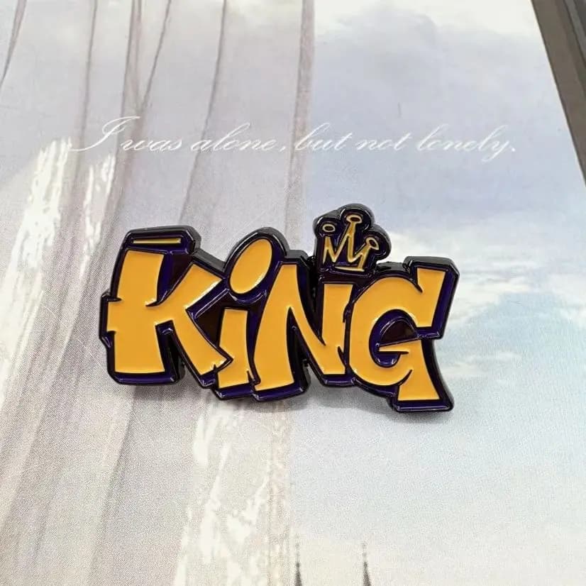 King Basketball Star Spilla smaltata Piccola spilla in metallo in avanti Accessori per badge regalo per tifosi