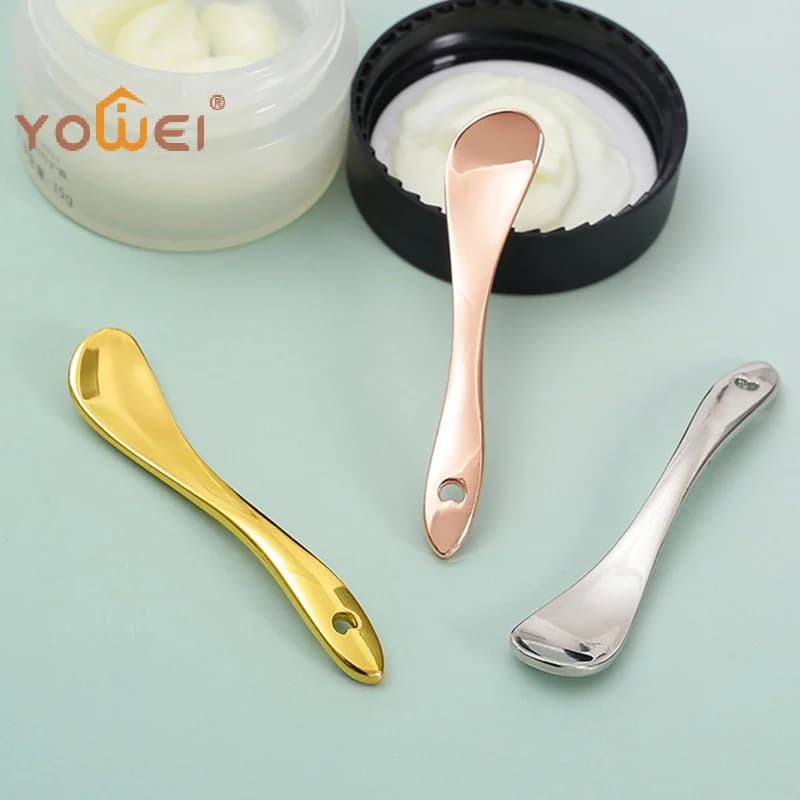 Latest generation metal cosmetic spatula, mini reusable blade for face masks, teaspoons for makeup and beauty for creams, lotions, moisturizing