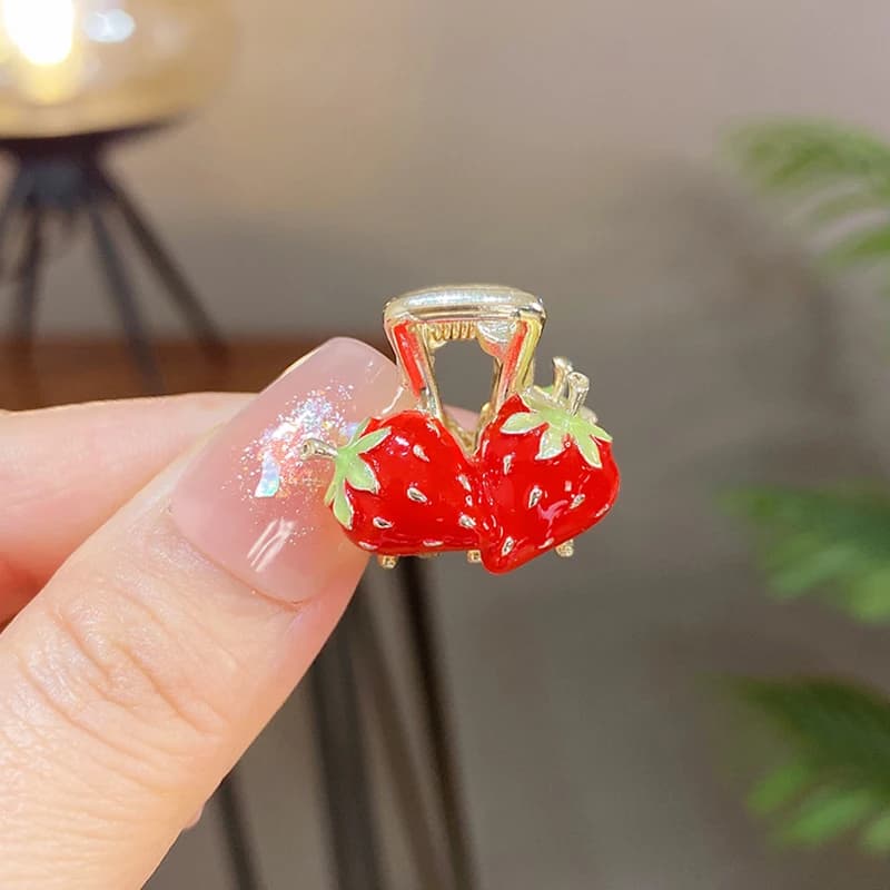 Fermaglio per capelli alla fragola squisito fermaglio per la testa della principessa della ragazza dolce Clip per frangia laterale accessori per capelli con forcina carina