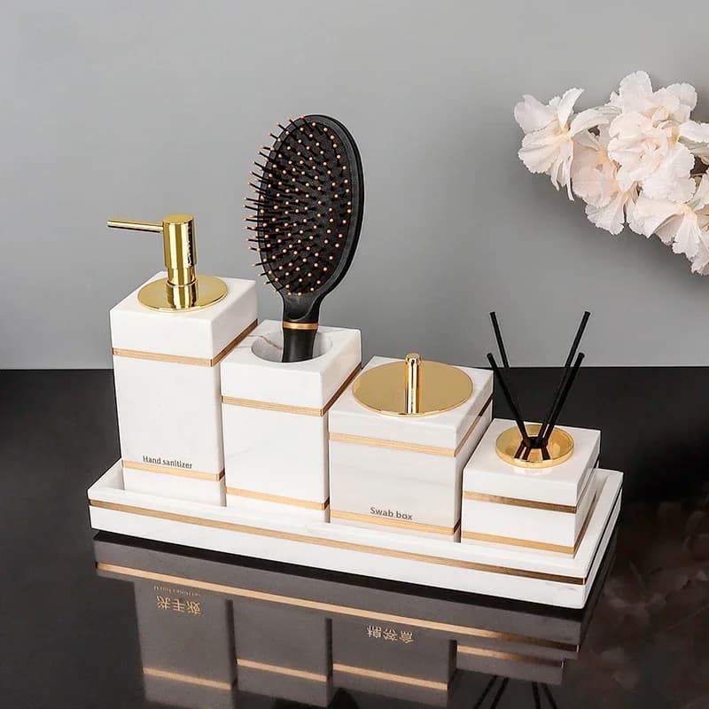 Set di Accessori per Bagno in Marmo Bianco Naturale Volakos, Lussuoso Portasapone Dorato, Dispenser Sapone, Portaspazzolino, Vassoio