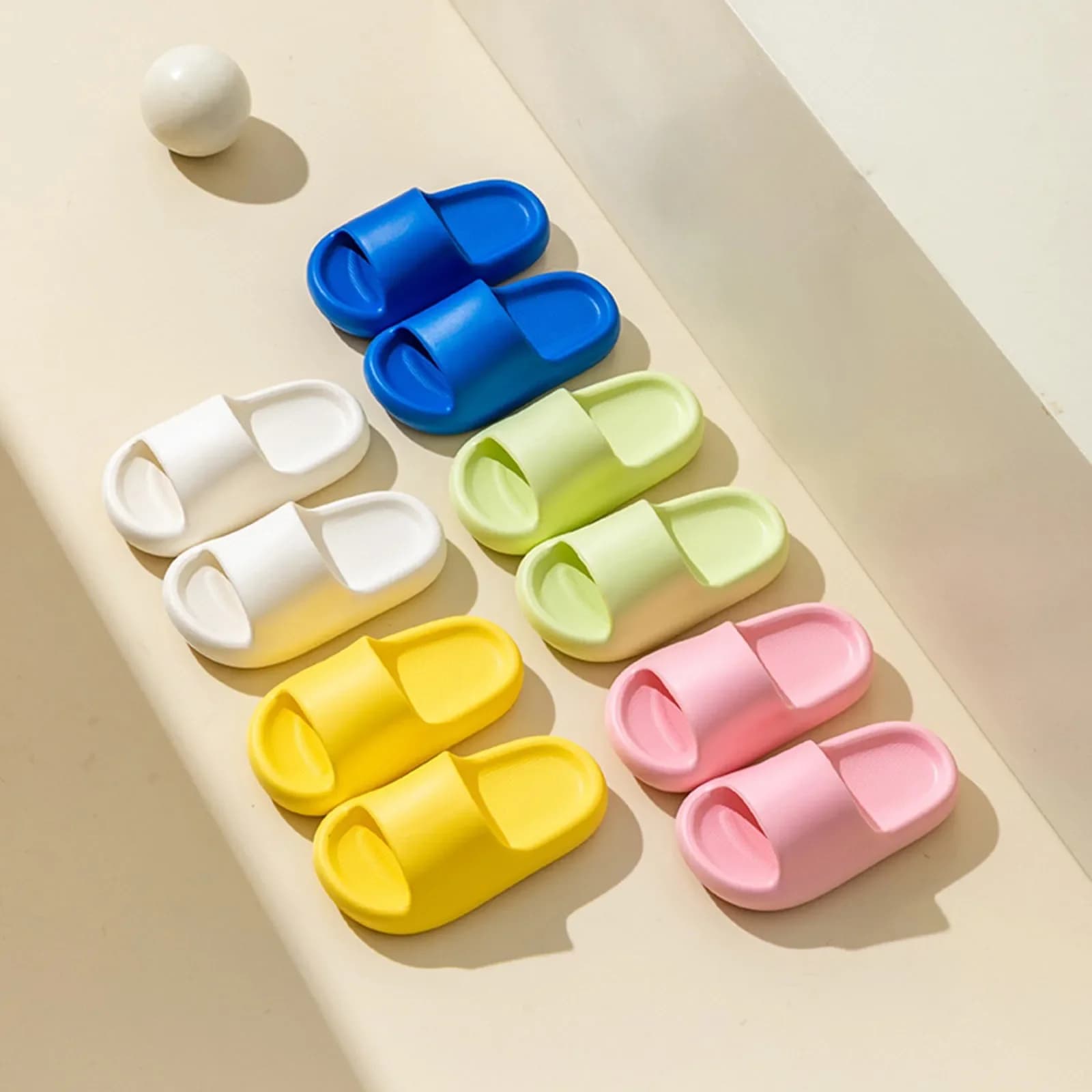 Children's Slippers Summer Slippers with soft non-slip sole in solid color for children 4-10 years Nice home Slippers for boys and girls