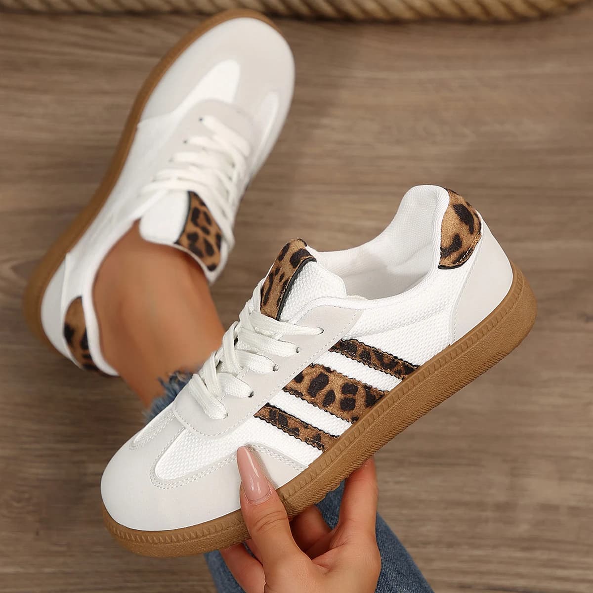 Moda Sneakers con stampa a righe leopardate Donna 2025 Autunno Tacchi piatti antiscivolo Scarpe sportive casual Donna Scarpe da ginnastica con plateau Donna