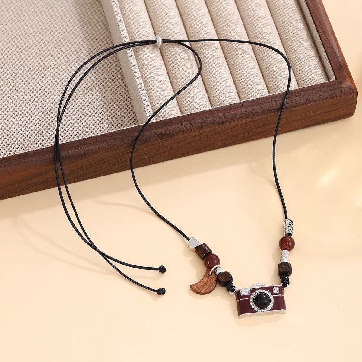 Vintage Y2K Brown Camera Pendant Necklace Women's Punk Hip-Hop Simple Personality Collar Female Unique Fashion Accessories Gift
