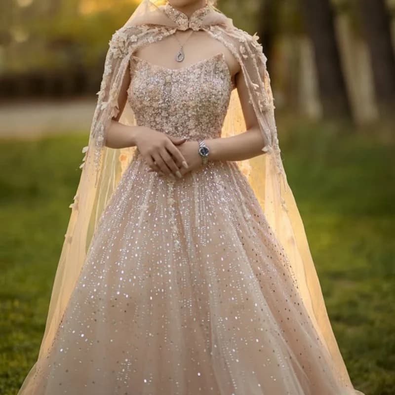 Abito Quinceanera champagne chiaro lucido Decalcomania glitterata Perline in pizzo con spalle scoperte Coda lunga Abiti da 15 Quinceanera Personalizza