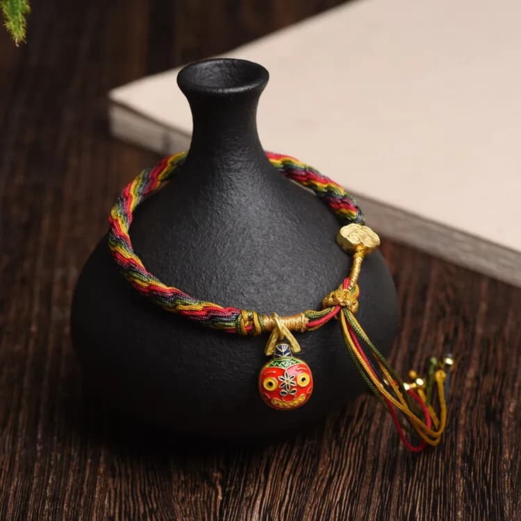 Braccialetti da uomo con cordino rosso intrecciato per la famiglia di tre Dragon Boat Festival di coppie di bestie che deglutiscono l'oro