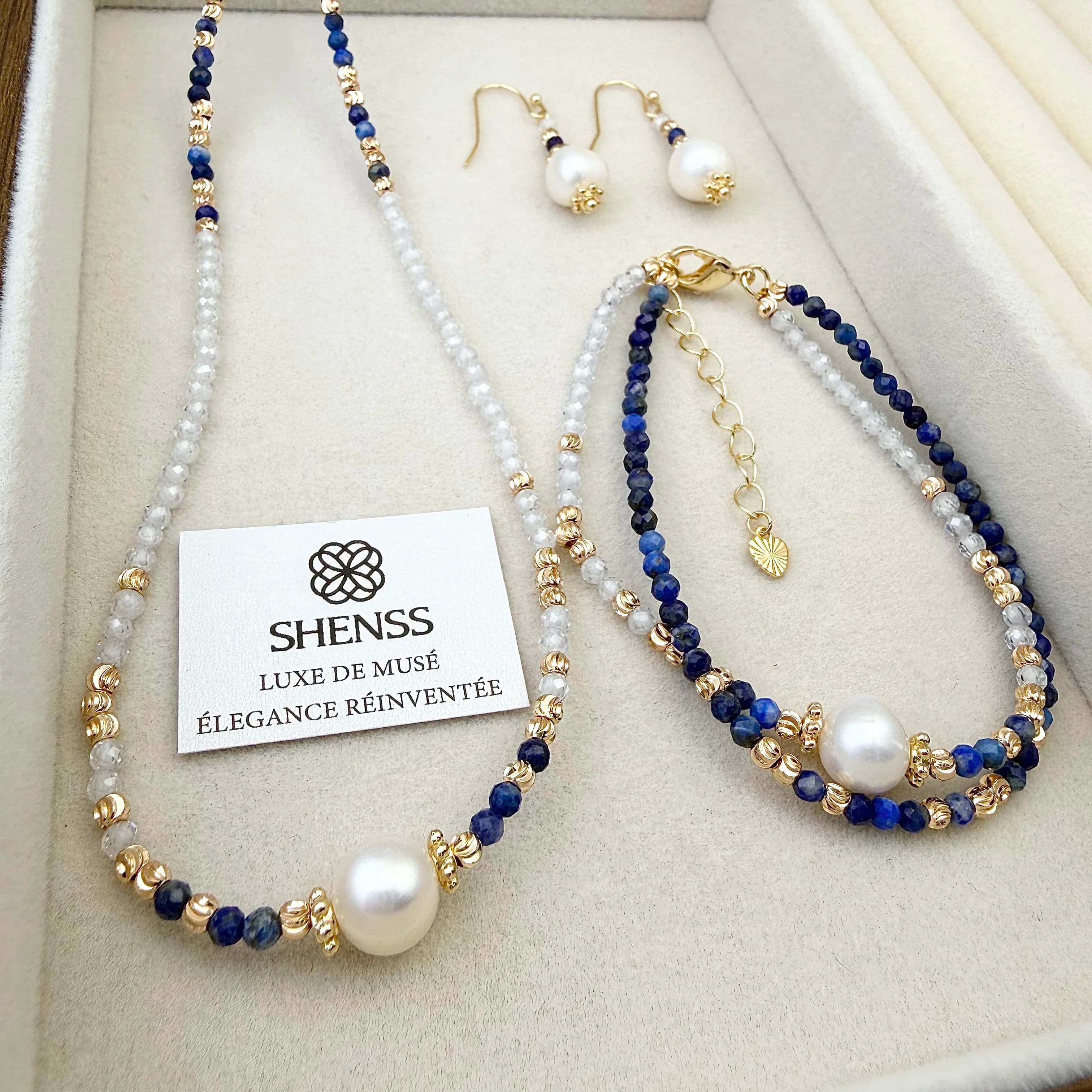 Set di Gioielli in Lapislazzuli e Zirconi con Perle, Lussuoso Contrasto Blu-Bianco, Collana, Bracciale e Orecchini, Elegante Regalo Versatile per Lei