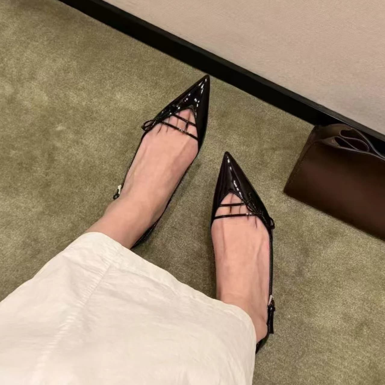 Sandali con Tacco Alto a Punta Affilata, Design di Lusso Raffinato, Tacchi Alti Ispirati alla Moda, Sandali Sexy e Alla Moda, Scarpe da Cerimonia