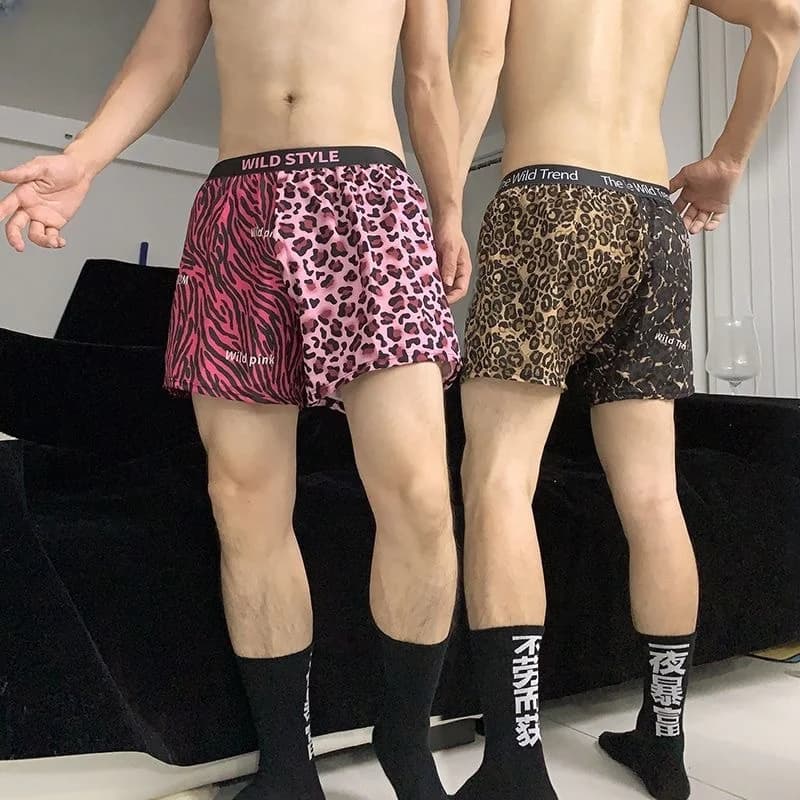 Pantaloni freccia da uomo Mutande leopardate rosa Casa Casual Allentato Alla moda Seta ghiacciata Intimo a quattro angoli Pantaloni da notte da uomo