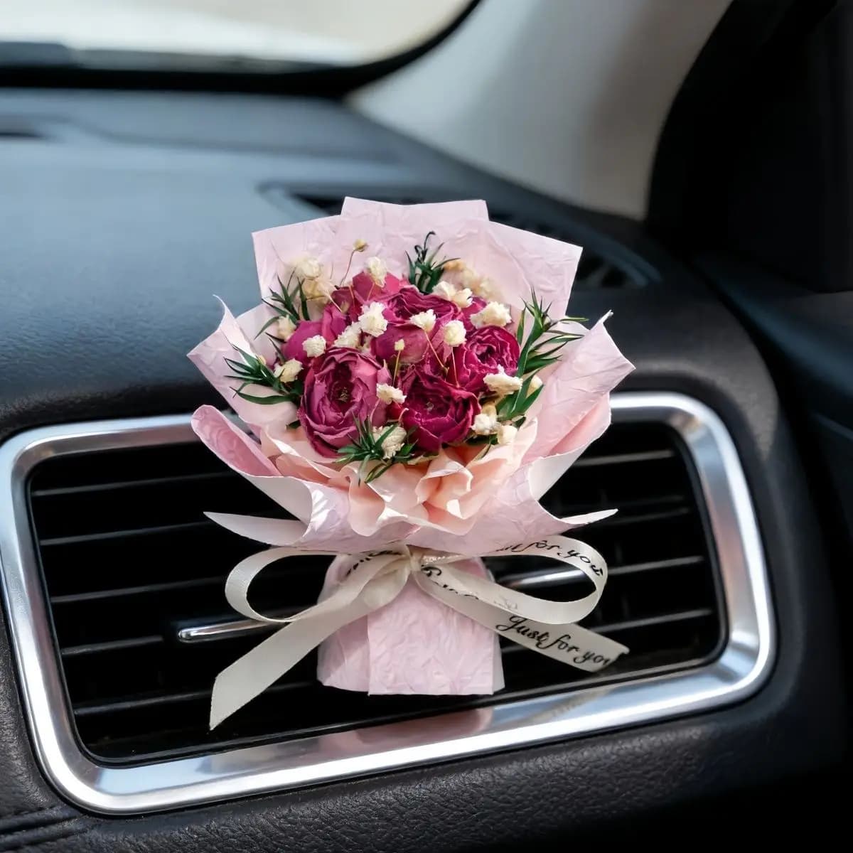 Car Deodorant Floral Decoration Mini Creative Bouquet Car Air Grip Clip Aromatherapy Ornament for Women