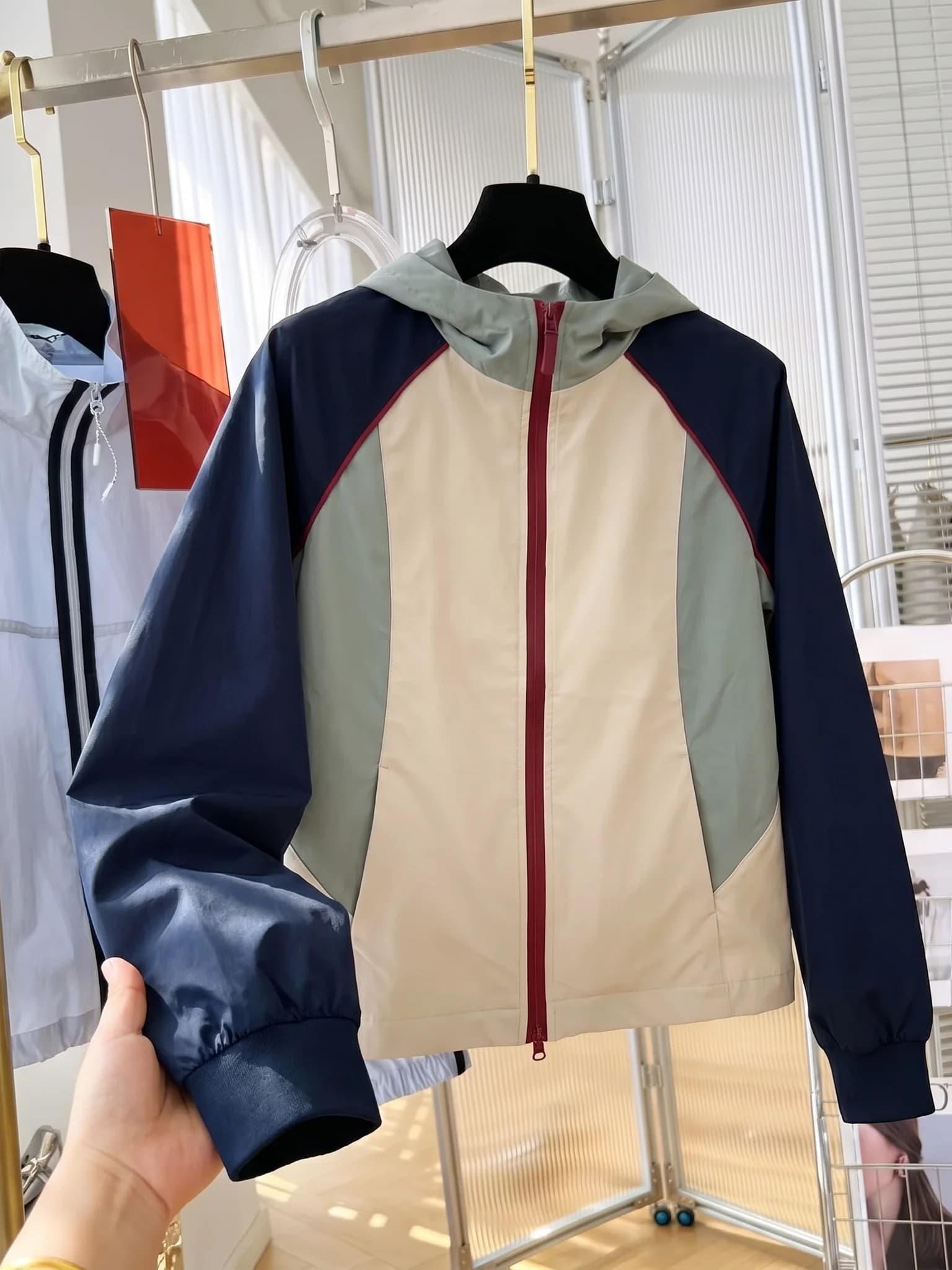 Summer 2026 Women's Hooded Jacket Color Block Fashionable Casual Versatile Sun Protection Top Zipper Decoration Nine Points S...