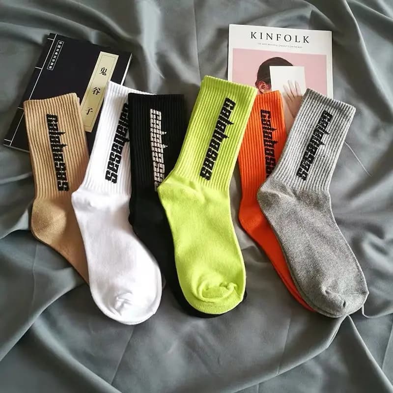 1/6 paia primavera e autunno moda nuovo stile alfabeto calzini lunghi da uomo sportivi alla moda calzini da uomo traspiranti e assorbenti del sudore