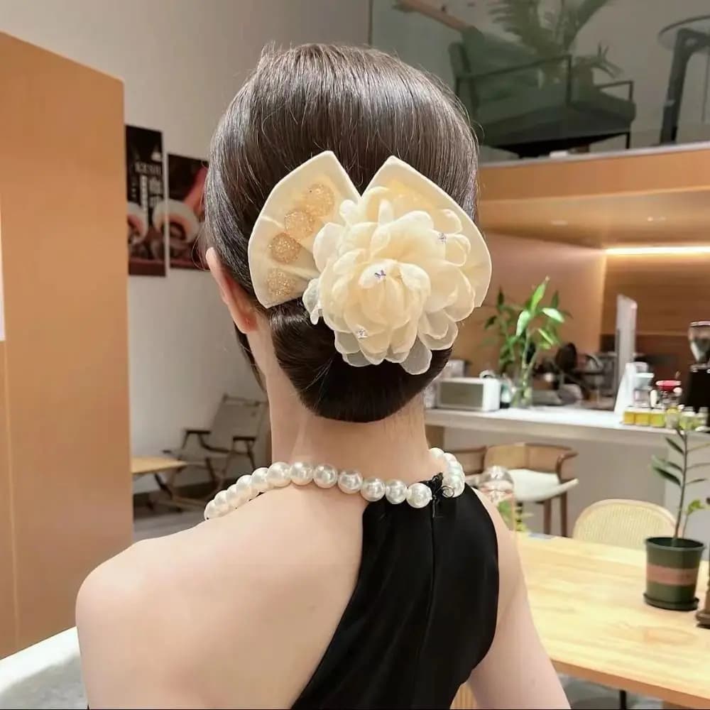 Fermaglio per capelli con fiore di stoffa elegante antiscivolo flessibile Twist Hairstyle Bun Hair Styling Tool Lazy Hair bigodino accessori per capelli