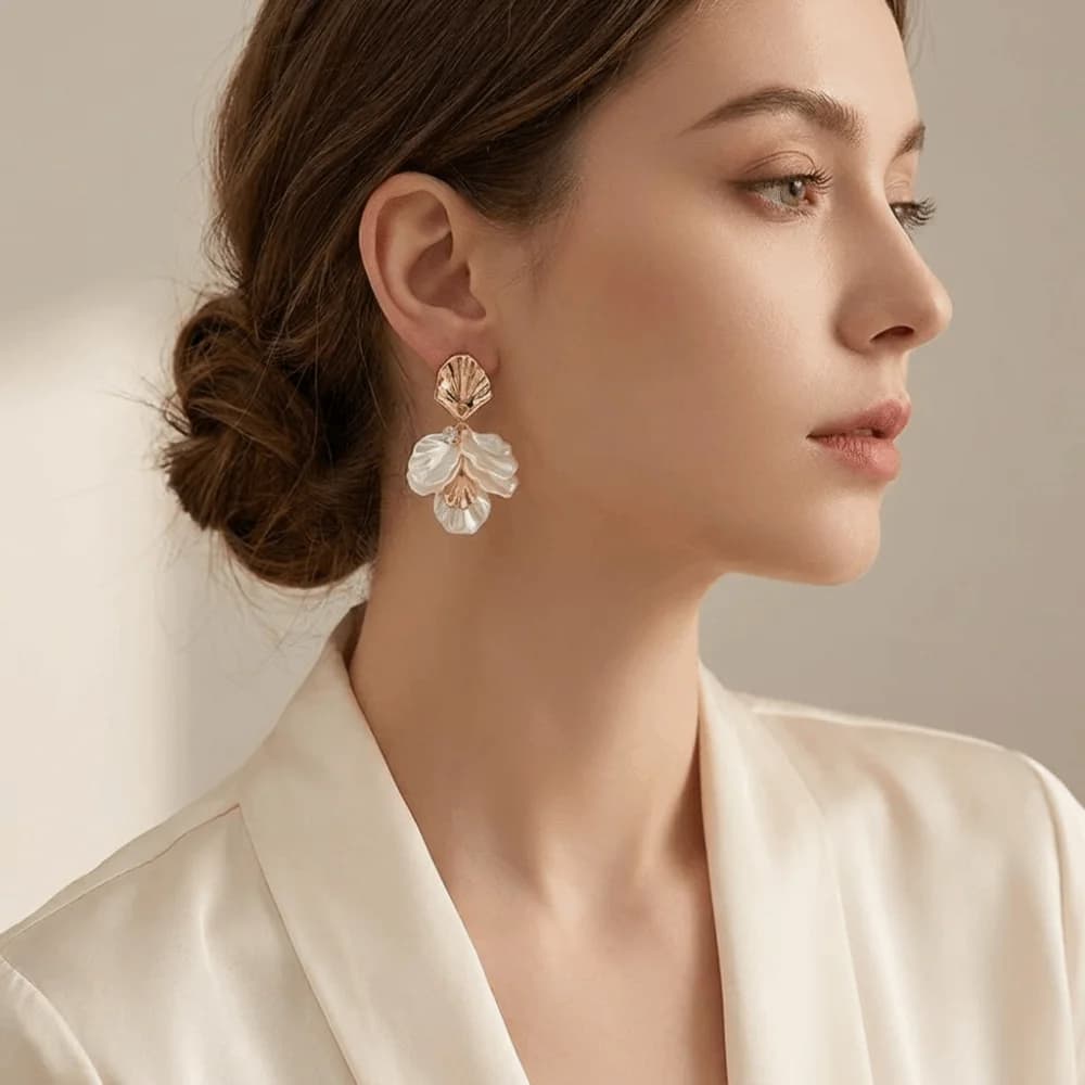 Elegant White Petal Earrings Resin Gold Shell Drop Earrings Shiny Layered Dangle Earrings Vacation Style