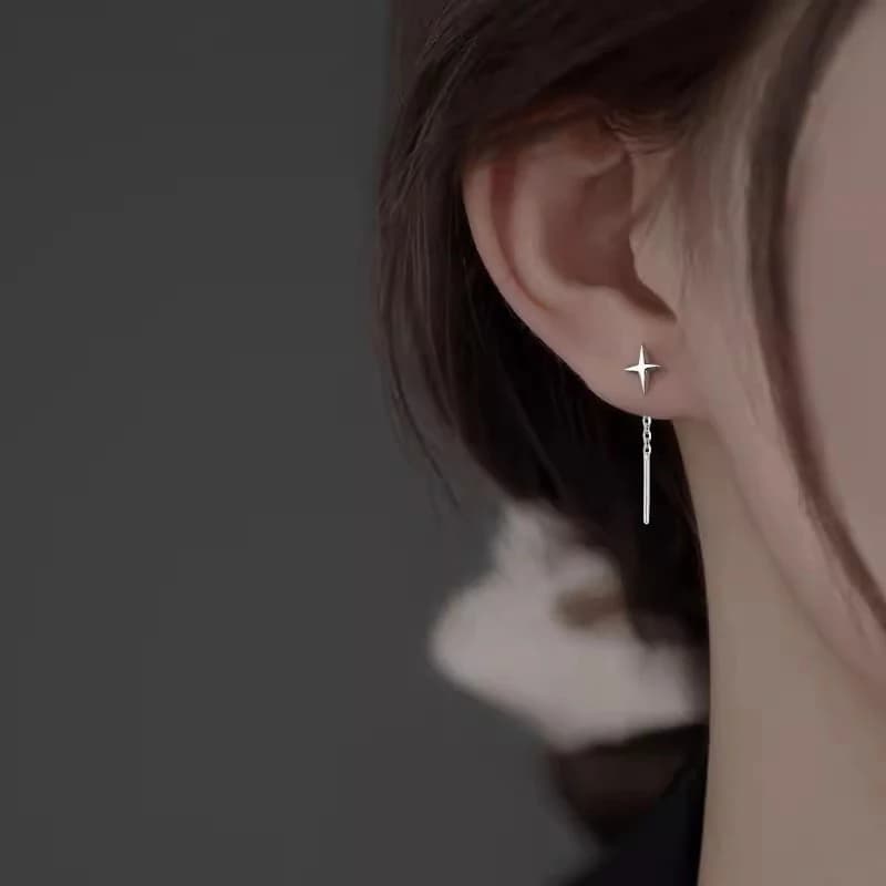 Orecchini pendenti a forma di stella asimmetrica color argento per donna, orecchini a stella a quattro punte alla moda ed eleganti, regalo per ragazza