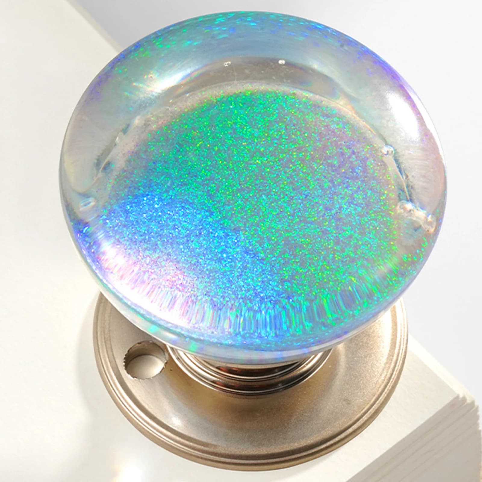 Maniglia per porta dell'armadio con sfera di cristallo in resina con design incorporato per maniglie per cassetti dell'armadio Manopole per mobili in resina Manopole per cassetti
