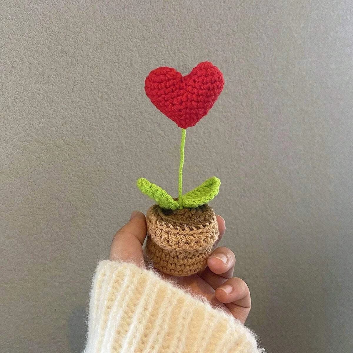 1 Piece Flower Pot Worked in Red Heart Shaped Hand, Plant in Faux Pot, Gift for Christmas, Valentine's Day, Mother's Day