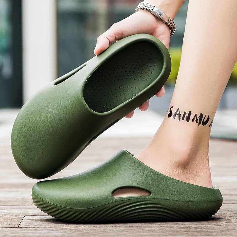 Pantofole da uomo traspiranti Scarpe da cuoco antiscivolo impermeabili Slip on Pantofole da casa casual Sandali da spiaggia leggeri Zoccoli da giardino maschili