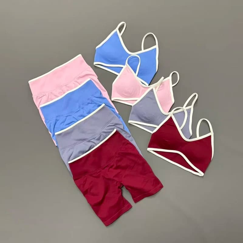 Set Fitness 2 Pezzi Donna: Shorts Scrunch Butt Lifting Ignite e Reggiseno Sportivo ad Alta Elasticità per Palestra, Allenamento, Corsa e Ciclismo