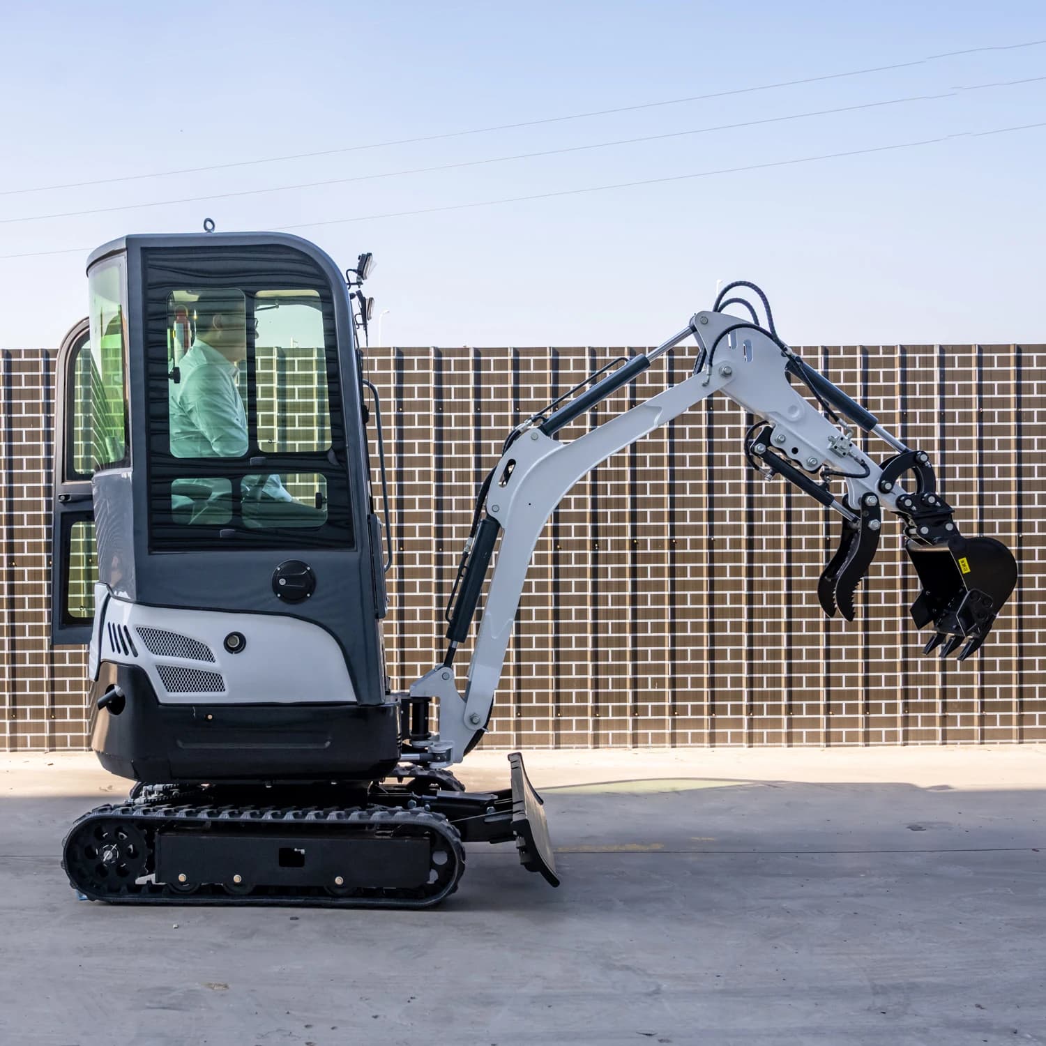 Compact Hydraulic Pilot Mini Track Excavator EPA EURO5 Digging Machine For Yard Farm Works Optional Telescopic Frame Cabin Motor