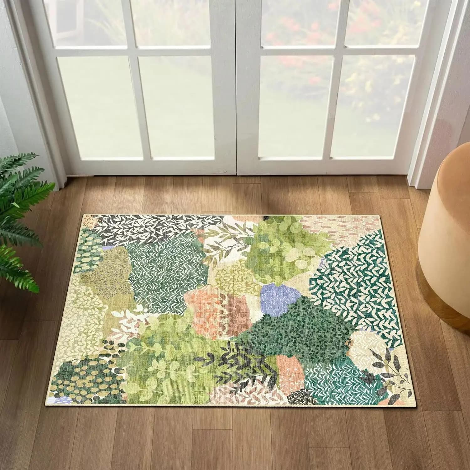 Tappeto decorativo per interni con stampa floreale e vegetale, ideale per soggiorno, camera da letto e ingresso.