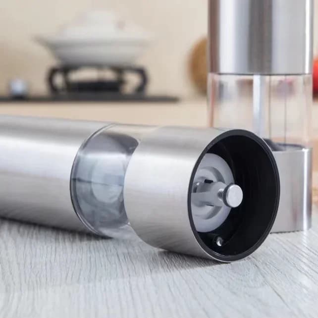 Set Macinapepe Elettrico in Acciaio Inox Premium, Macina Sale e Pepe Automatico Leggero per Cucina