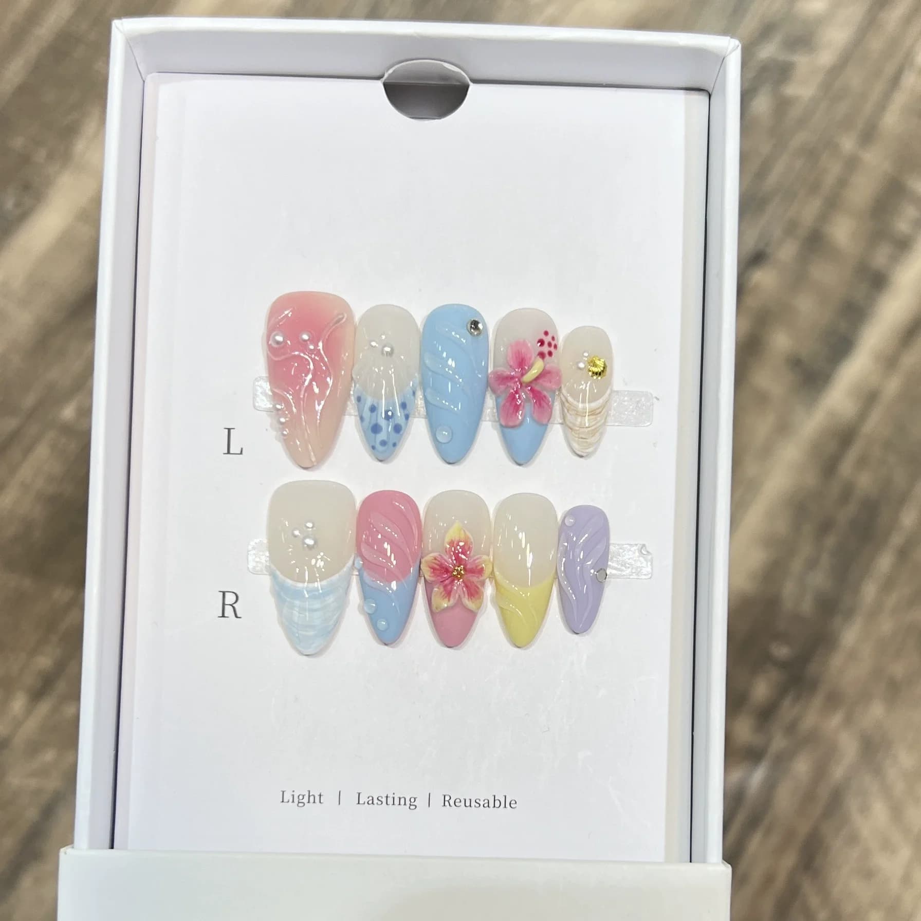 10 Pezzi Unghie Finte Nude Lattiginose Fatte a Mano, Design Francese con Fiocco e Fiori, Unghie Finte di Media Lunghezza a Mandorla con Pois, Manicure alla Moda
