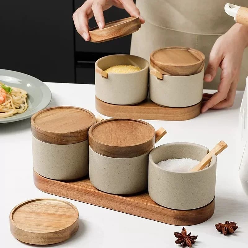 Japanese ceramic seasoning jar set, home kitchen, covered seasoning jar, celebrity seasoning box, large capacity.